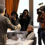 Francesc Homs vota a Taradell enmig d’una gran expectació mediàtica