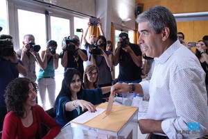 francesc-homs-votant-eleccions-generals-taradell-2016