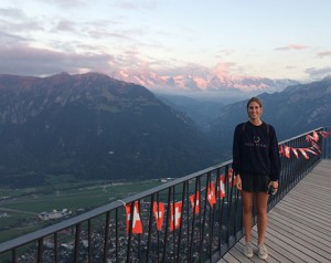 Agost al mirador Harderkulm a Interlaken amb vistes a la Jungfrau