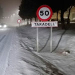 Neva amb intensitat a Taradell i els carrers ja són blancs
