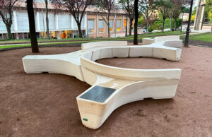 Taradell estrena un monument en homenatge als donants de sang als jardins de Can Costa