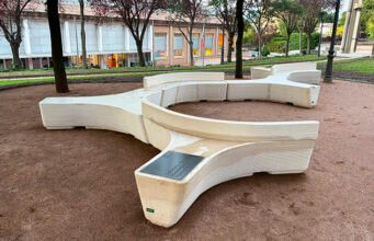 Taradell estrena un monument en homenatge als donants de sang als jardins de Can Costa
