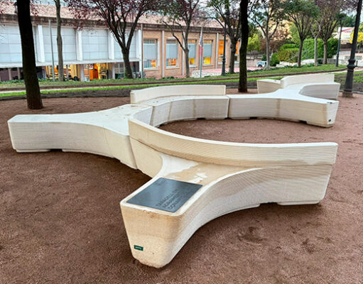 Taradell estrena un monument en homenatge als donants de sang als jardins de Can Costa